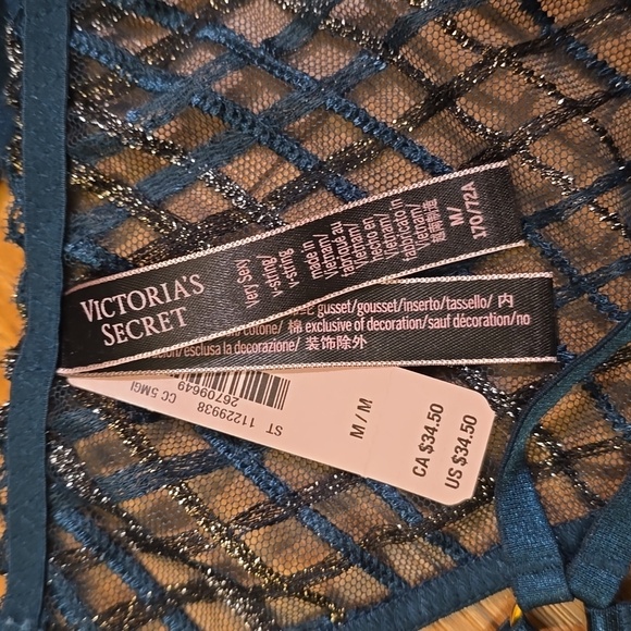 Very Sexy Low Cut Unlined Demi Bra & V-String - Picture 14 of 16